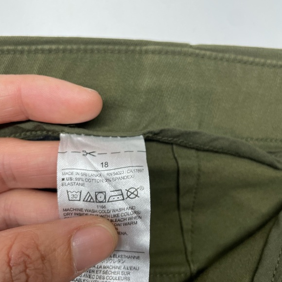 Banana Republic Women's AUTHENTIC CHINO UTILITY SHORT Green High Rise Size 18 - Picture 10 of 12